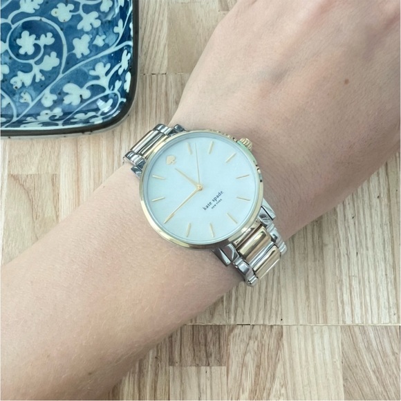 Kate spade New York ladies two toned round dress watch NEW BATTERY